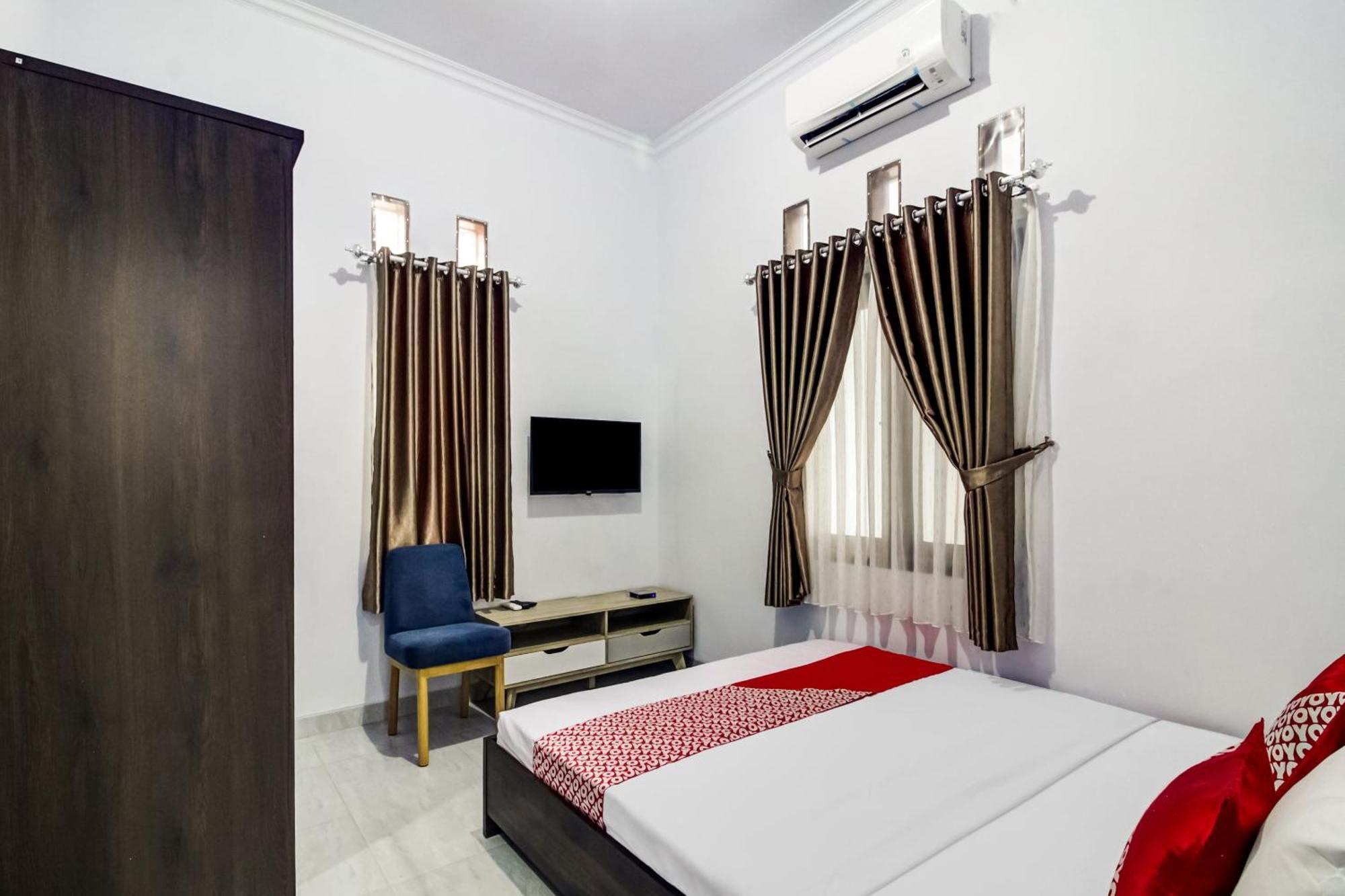 Oyo 91243 Bina Syariah Guest House Cirebon Exterior foto